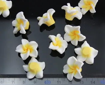 150pcs Bela Polimerne Gline Plumeria Cvet Kroglice 20 mm, srednje velikosti, ročno izdelani poli cvetlični venci