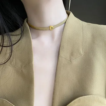 Evropski in Ameriški stil zlato titana jeklene črke lepe kratke vratu veriga veriga veriga oblikovanje občutka majhnih kratkih neckla